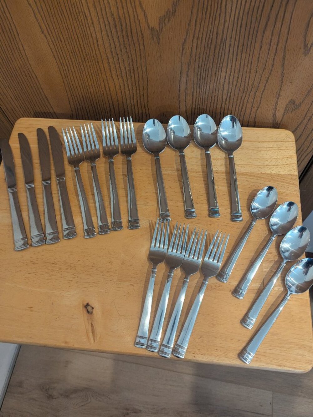 Farberware 20 Piece 18/0 Traditional Flatware Silverware Set-Serves 4